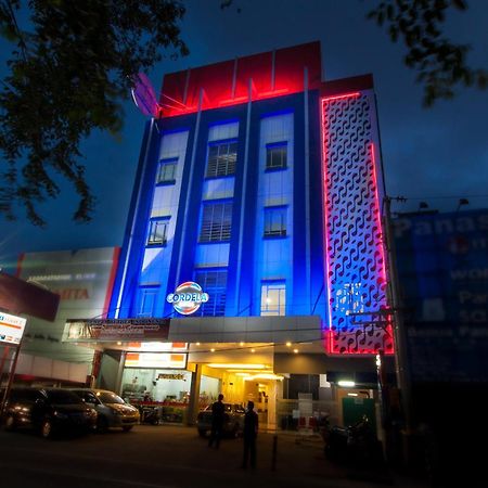 Cordela Hotel Medan Exterior foto