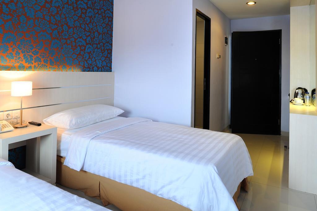 Cordela Hotel Medan Exterior foto