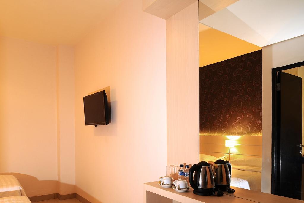 Cordela Hotel Medan Exterior foto