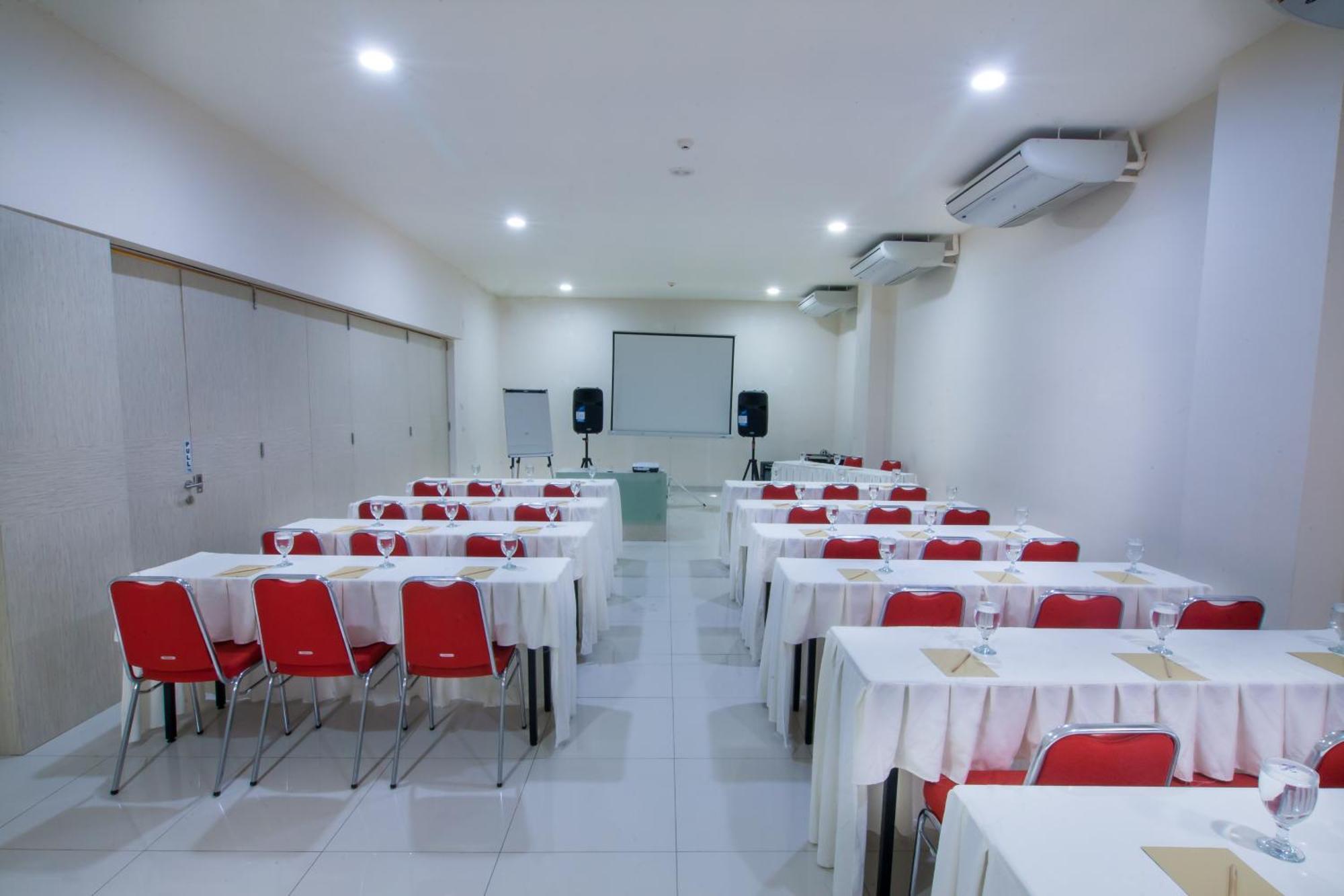 Cordela Hotel Medan Exterior foto