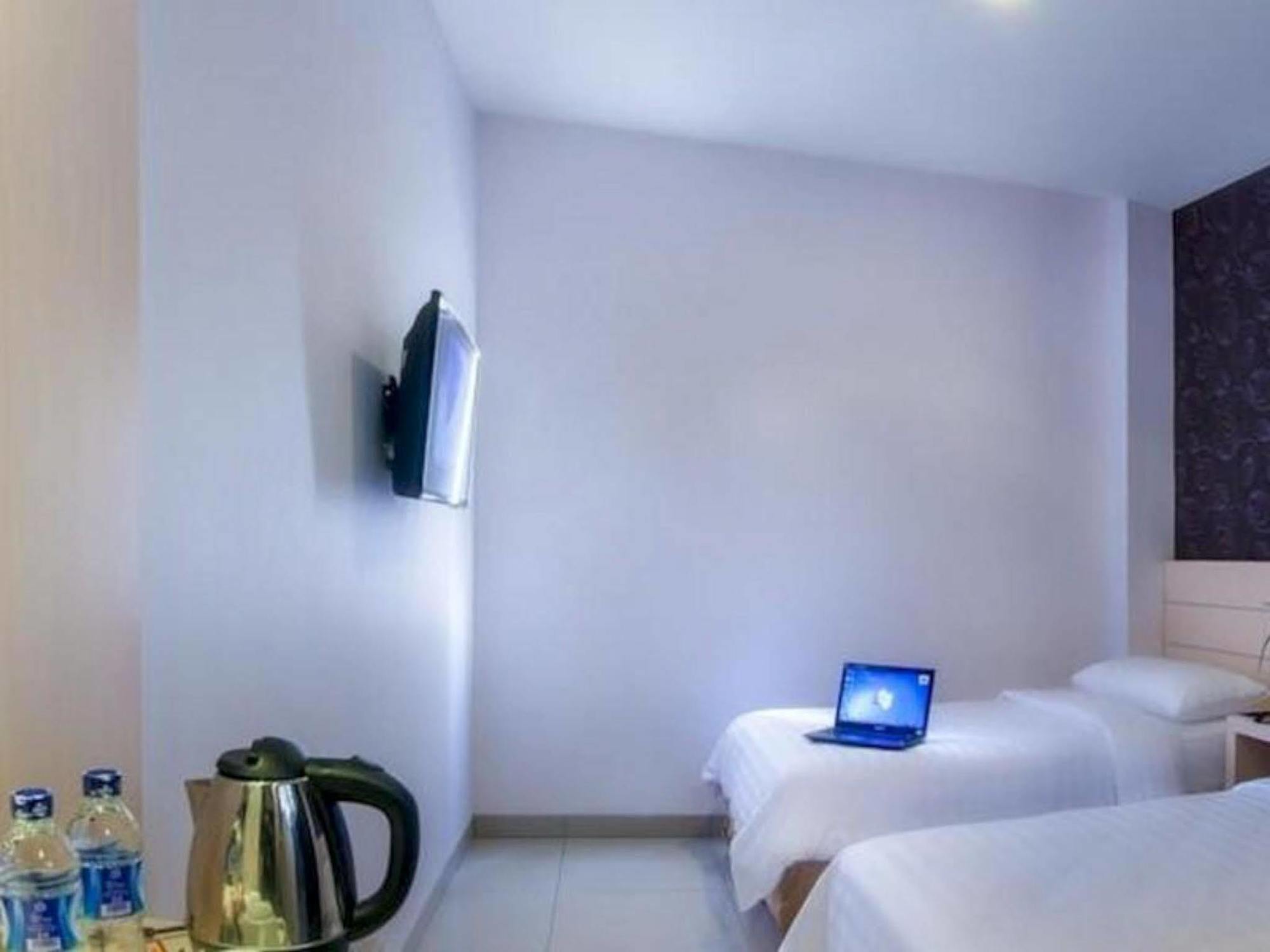 Cordela Hotel Medan Exterior foto