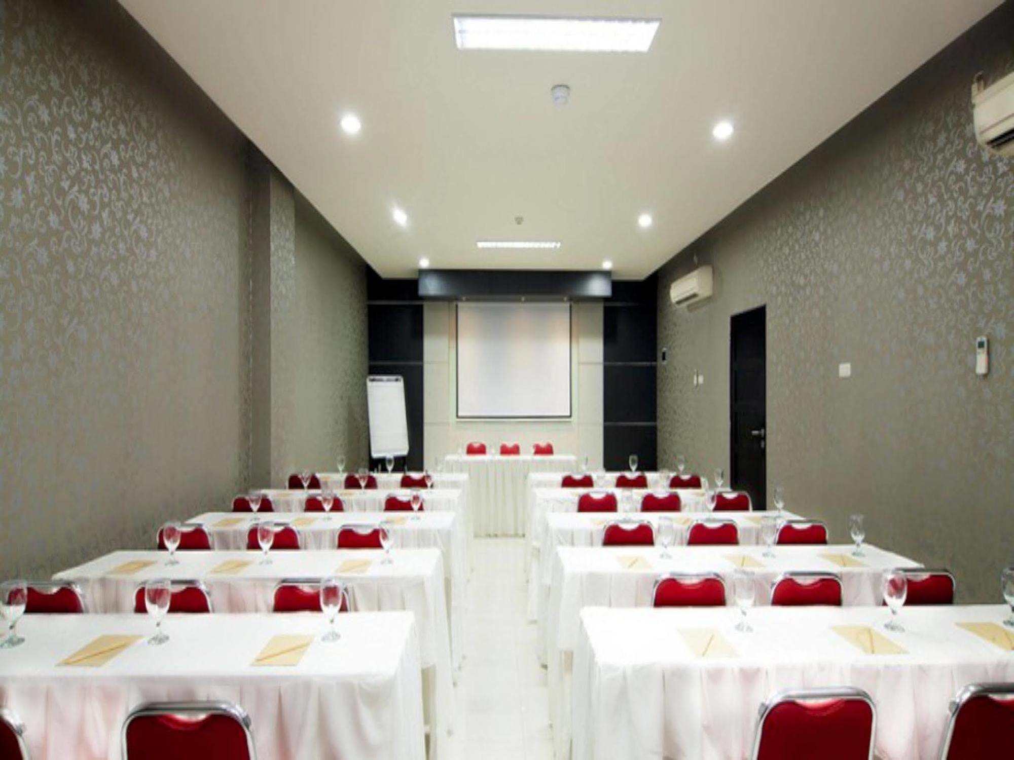 Cordela Hotel Medan Exterior foto
